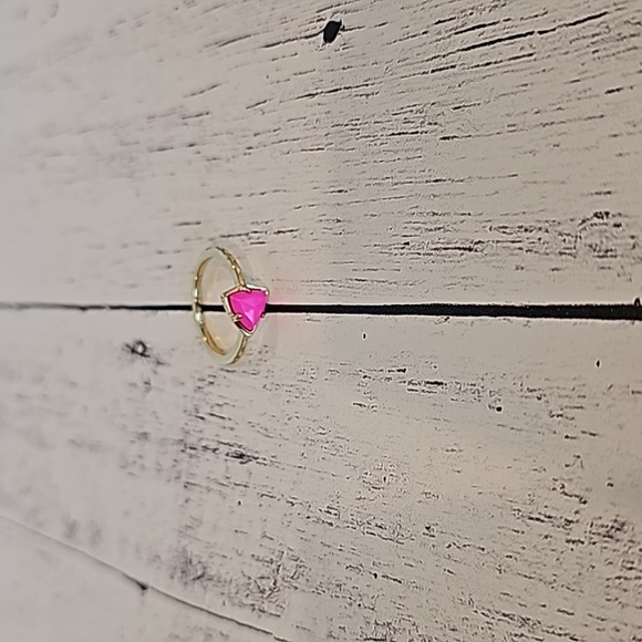 Kendra Scott Hot Pink Triangle Gold Set - Picture 5 of 8